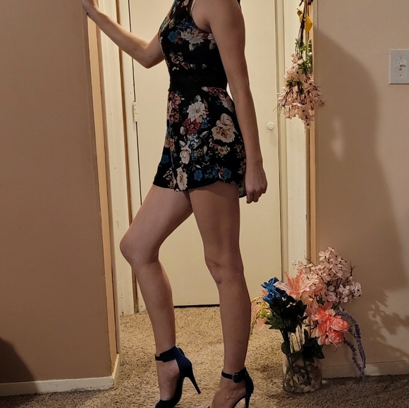 Xhiliration XS/TP  Romper floral mesh waiste - Picture 1 of 8